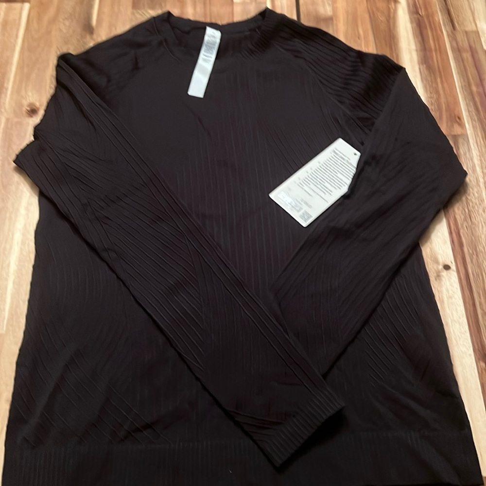 New with tag lululemon restless pullover in black size 10